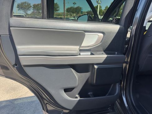Used 2025 Ford Expedition Active RWD image 15