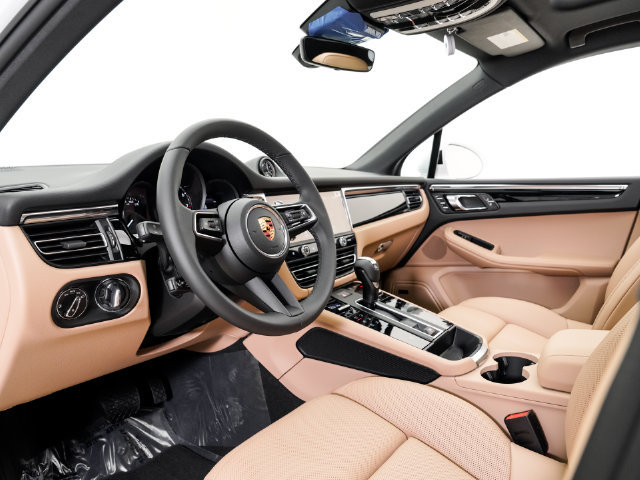 Certified 2026 Porsche Macan AWD/4WD image 4