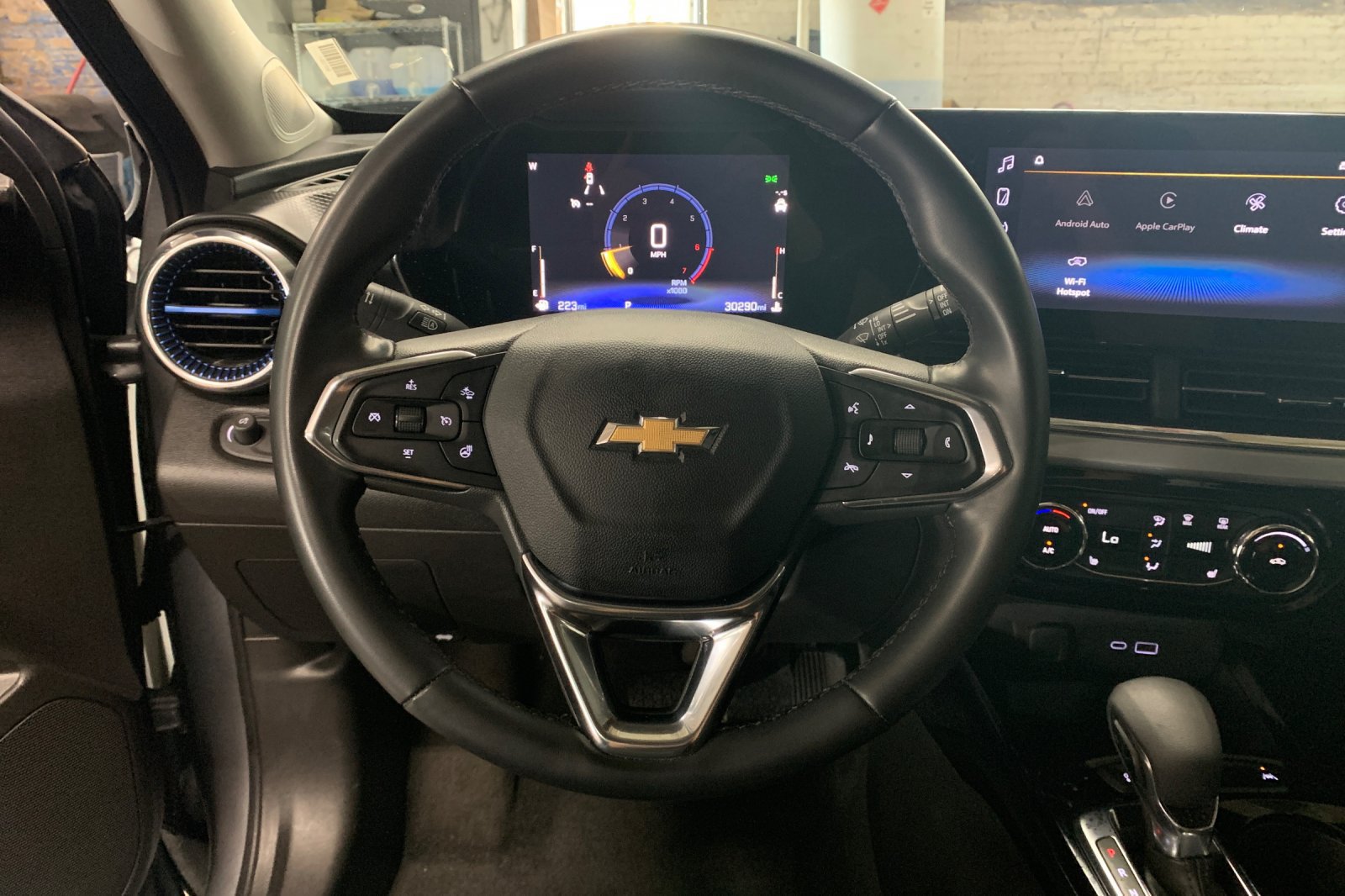 Used 2025 Chevrolet Trax LT w/ LT Convenience Package FWD image 26