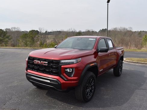 Used 2025 GMC Canyon Elevation image 3