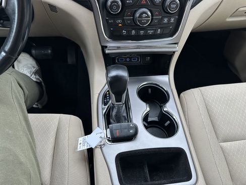 Used 2020 Jeep Grand Cherokee Laredo image 12