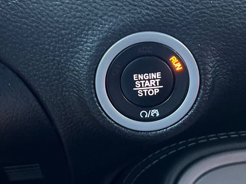 Used 2023 Dodge Challenger SXT image 21