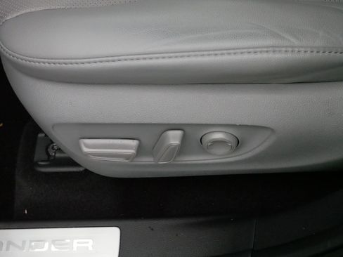 Used 2023 Toyota Highlander Limited image 20