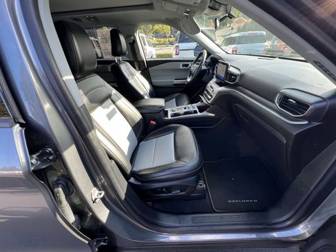 Used 2022 Ford Explorer XLT w/ Equipment Group 202A image 16