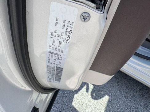Used 2020 Chrysler Pacifica Touring w/ Cold Weather Group FWD image 25