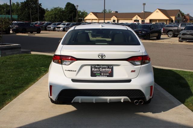 Used 2022 Toyota Corolla SE w/ SE Premium Package FWD image 28