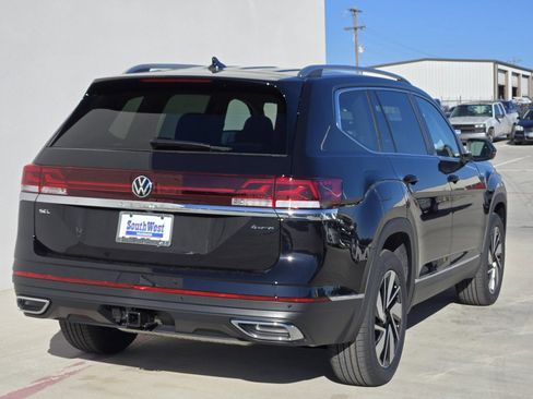 Used 2025 Volkswagen Atlas SEL AWD/4WD image 4