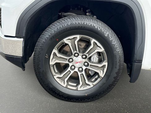 Used 2025 GMC Sierra 1500 SLT AWD/4WD image 12