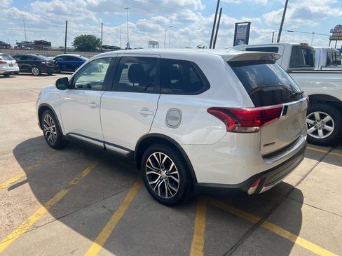 Used 2018 Mitsubishi Outlander SE FWD image 4