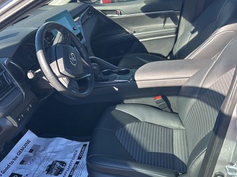 Used 2022 Toyota Camry SE image 6