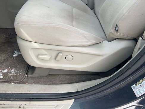 Used 2015 Kia Sedona LX w/ LX Convenience Package image 10