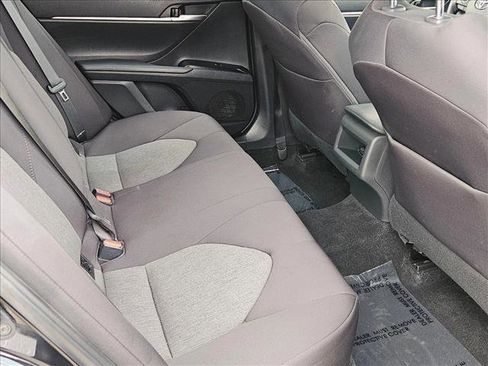 Used 2018 Toyota Camry LE image 18