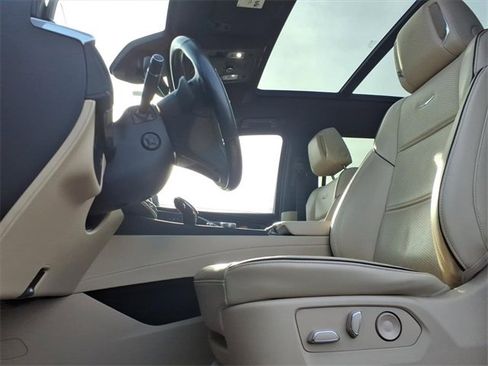 Used 2023 Cadillac Escalade ESV Premium Luxury image 27