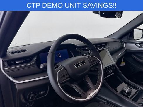 New 2025 Jeep Grand Cherokee Altitude image 9