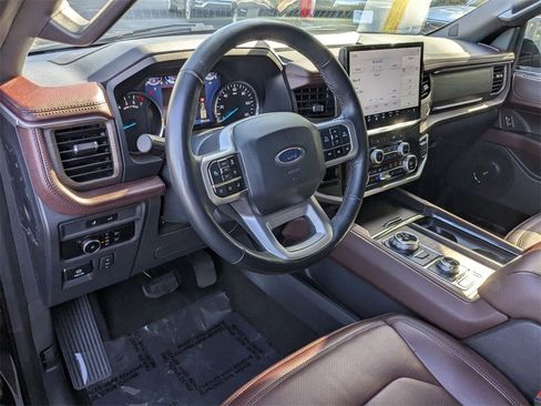 Used 2024 Ford Expedition Limited image 13