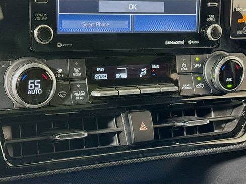 Used 2021 Toyota Highlander XSE image 14