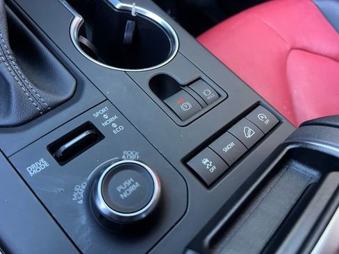 Used 2022 Toyota Highlander XSE image 29