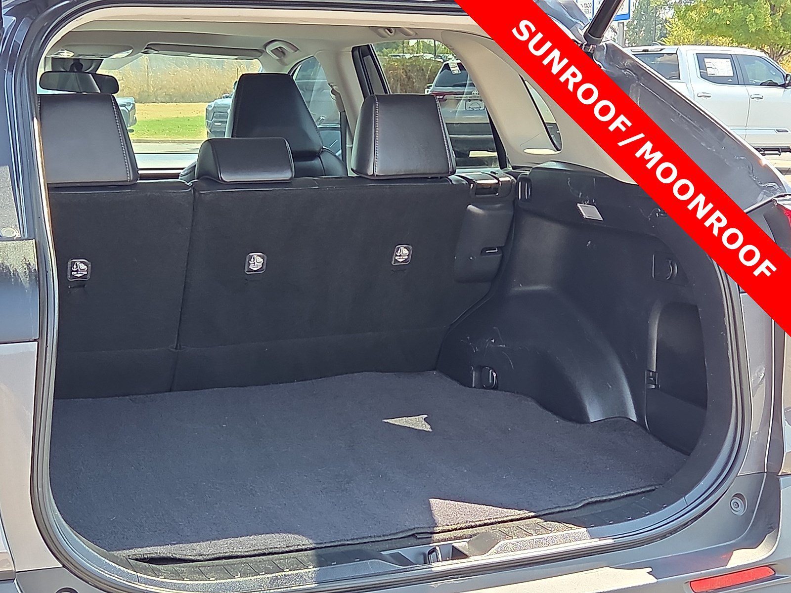 Used 2022 Toyota RAV4 XLE Premium FWD image 9
