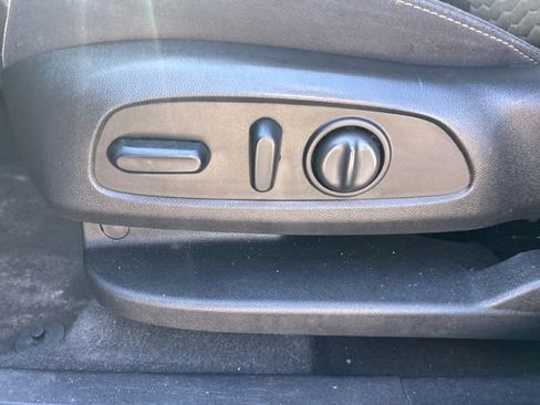 Used 2018 Chevrolet Equinox LT image 16