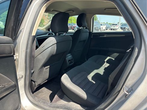 Used 2017 Ford Fusion SE FWD image 5
