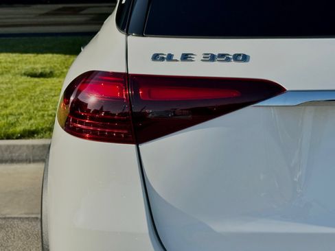 Used 2024 Mercedes-Benz GLE 350 4MATIC image 11