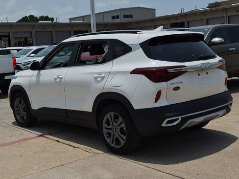 Used 2023 Kia Seltos S w/ Navigation Package FWD image 4