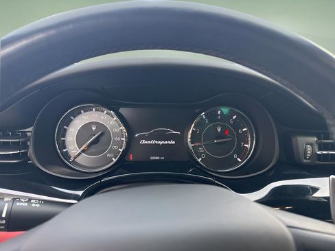 Used 2022 Maserati Quattroporte Modena Q4 image 11