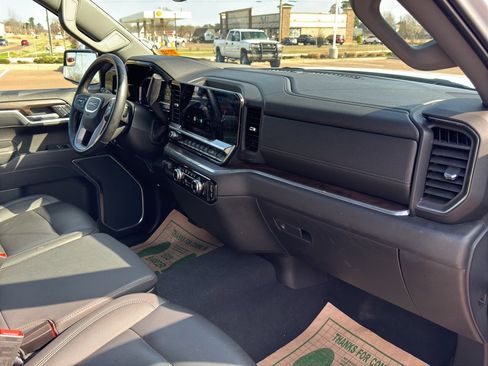 Used 2025 GMC Sierra 1500 SLT image 17