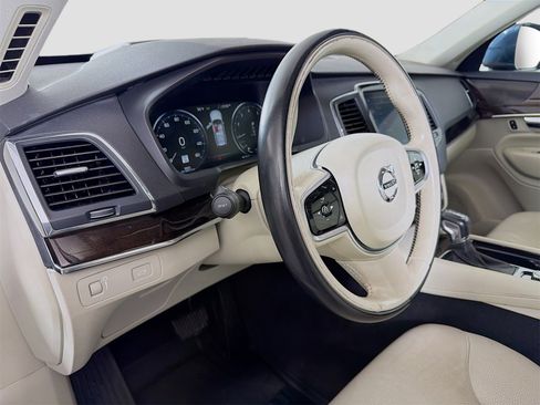Used 2019 Volvo XC90 T6 Momentum w/ Advanced Package image 9