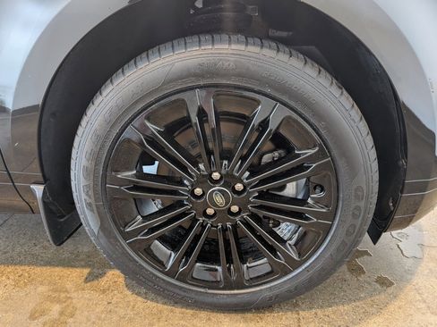 Used 2024 Land Rover Range Rover Evoque Dynamic SE image 9