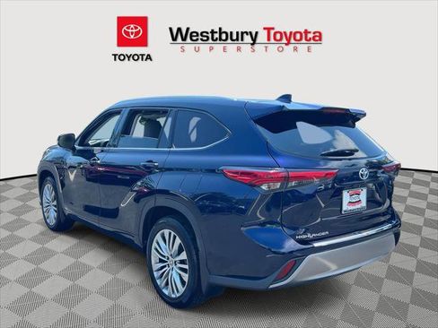 Certified 2022 Toyota Highlander Platinum image 9