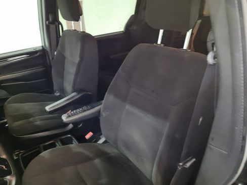 Used 2019 Dodge Grand Caravan SE image 26