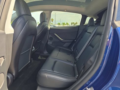 Used 2021 Tesla Model Y Long Range AWD/4WD image 13