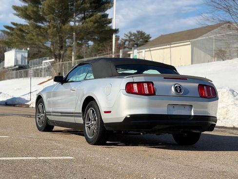 Used 2010 Ford Mustang Convertible image 3