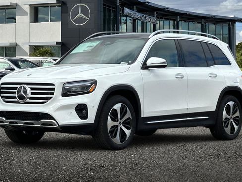 Used 2025 Mercedes-Benz GLB 250 4MATIC image 8