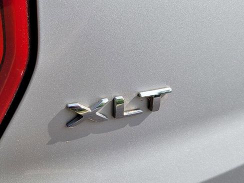 Used 2018 Ford Explorer XLT w/ Equipment Group 202A image 12