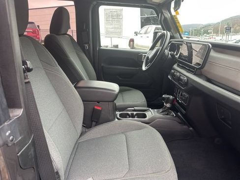 Used 2025 Jeep Wrangler Sport AWD/4WD image 11