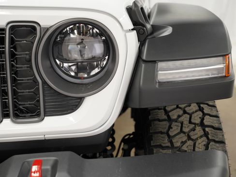 New 2025 Jeep Gladiator Rubicon w/ Safety Group image 14