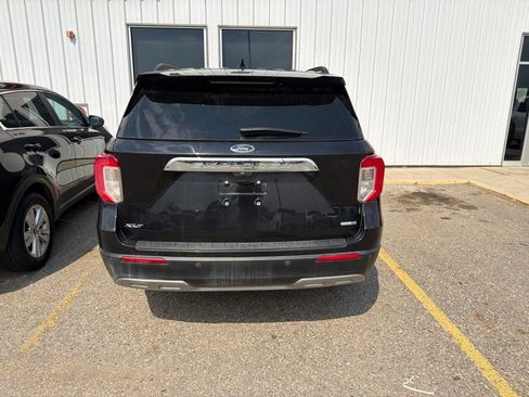 Used 2020 Ford Explorer XLT w/ Equipment Group 202A AWD/4WD image 4