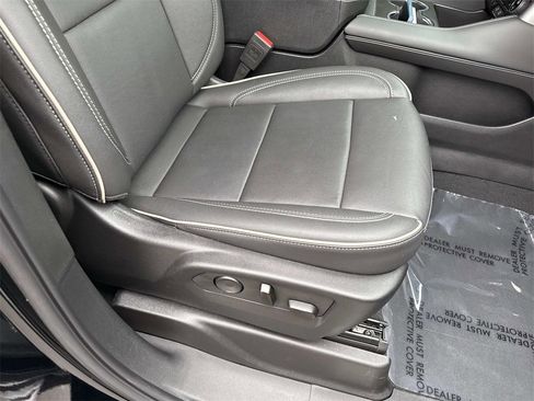 Used 2024 Chevrolet Suburban Premier image 12