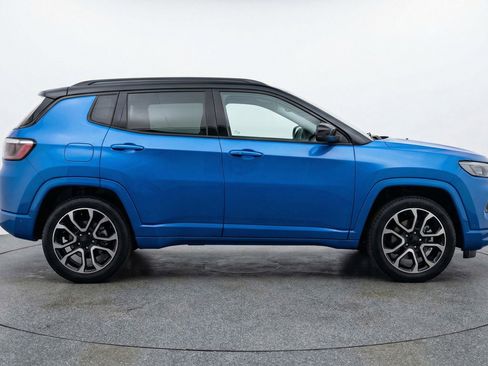Used 2025 Jeep Compass Trailhawk image 11