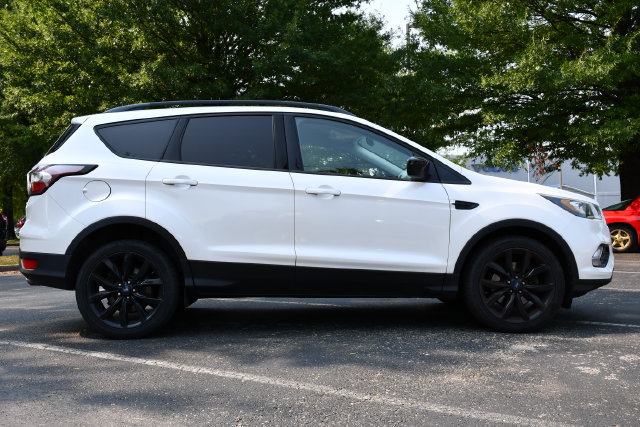 Used 2017 Ford Escape SE w/ SE Sport Appearance Package FWD image 8