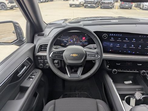 New 2026 Chevrolet Suburban LS image 3