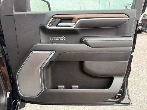 Used 2025 Chevrolet Silverado 1500 High Country w/ High Country Premium Package AWD/4WD image 22