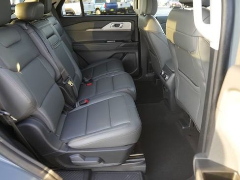Used 2025 Ford Explorer Active w/ Active Comfort Package image 17