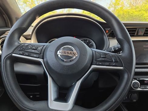 Used 2018 Nissan Kicks SV FWD image 16