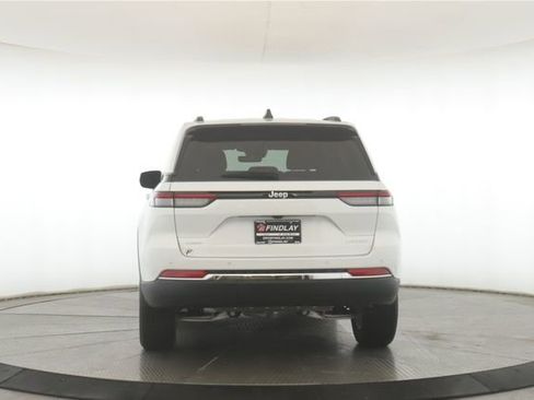 Used 2025 Jeep Grand Cherokee Laredo X image 11