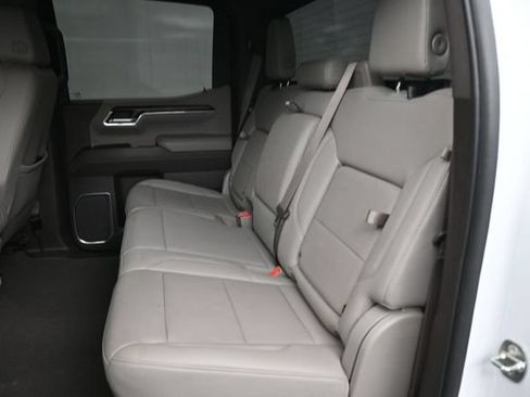 Used 2023 GMC Sierra 1500 SLT w/ X31 Off-Road Package AWD/4WD image 23
