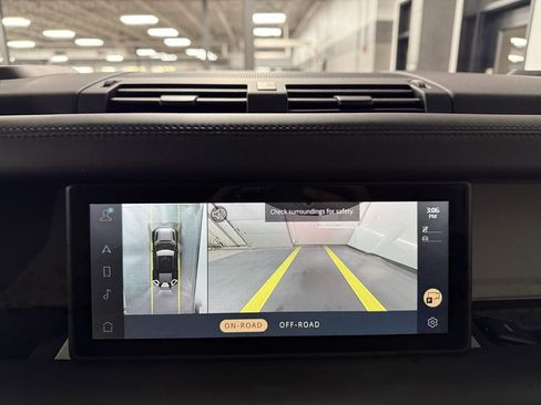 Used 2020 Land Rover Defender 110 HSE image 13