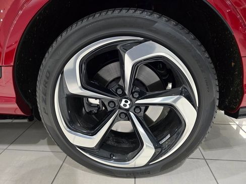 Used 2022 Bentley Bentayga image 18